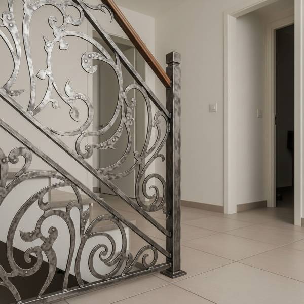 Création de claustra d'escalier en métal sur mesure avec peinture en poudre spéciale métal à Brignais