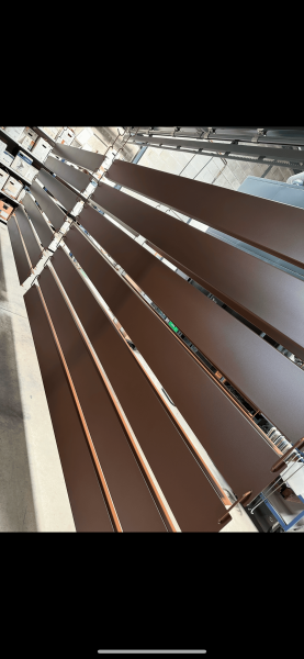 Fabrication d'une pergola sur mesure en Ral 2525 fine texture dans la Loire (42)