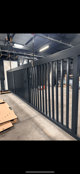 Thermolaquage d’un portail pour une entreprise près de Mornant 69440