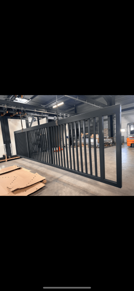 Thermolaquage d’un portail longueur 7500mm en Ral 7015 près de Mornant 69440