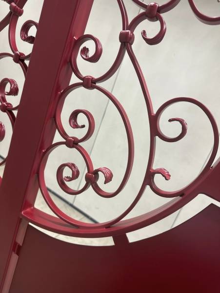 Rénovation d'un portail en acier avec changement de couleur du gris au rouge avec procédé anticorrosion à Brignais dans la région de Lyon